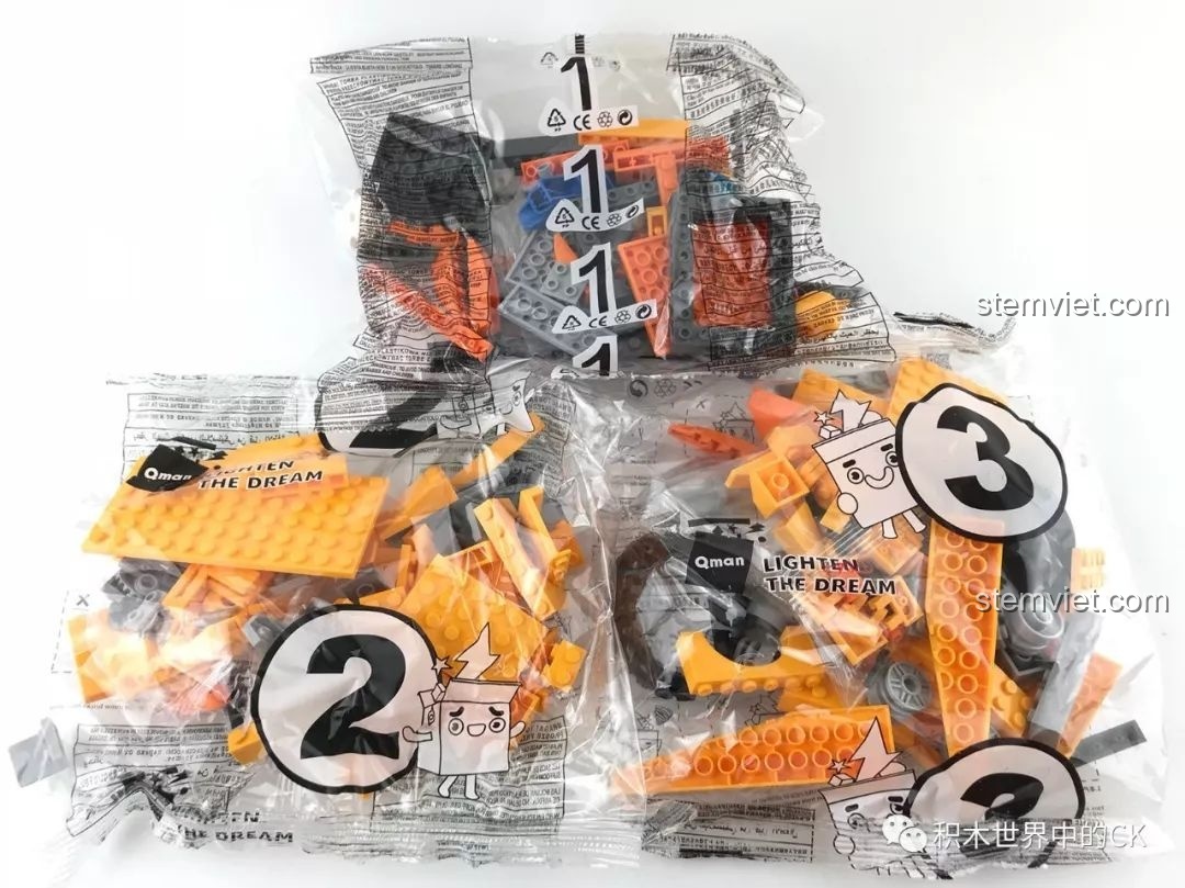 Các túi đựng chi tiết lắp ráp được đánh số 1, 2, 3 của bộ đồ chơi QMAN 3704.