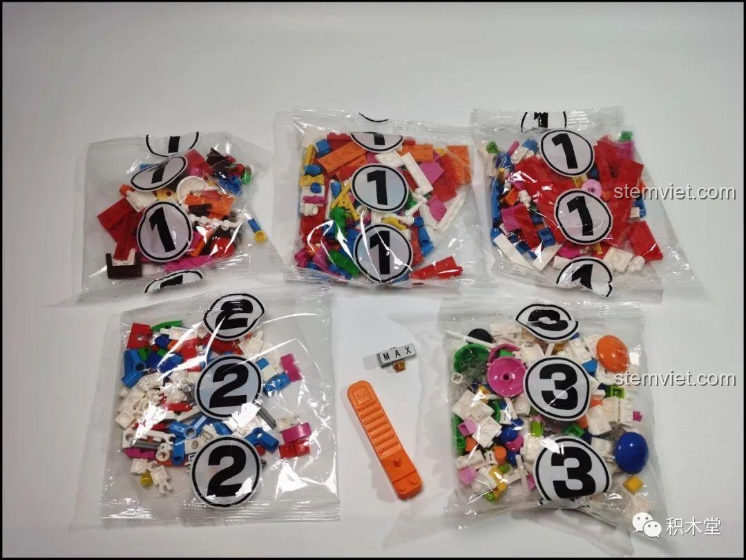 Các túi mảnh ghép được đánh số rõ ràng trong bộ đồ chơi xếp hình Yunri 66111 Mô Hình Vòng Quay Ferris Wheel, giúp dễ dàng lắp ráp.