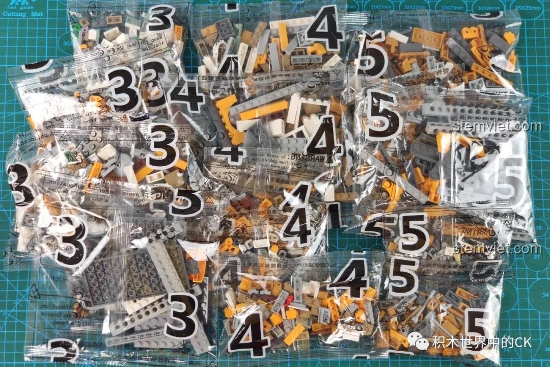 Các túi mảnh ghép được đánh số 3, 4, và 5 của bộ Tòa nhà phố Cửa hàng Kem, chuẩn bị cho việc xây các tầng cao hơn.