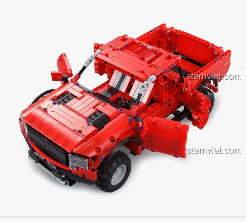 Xe Bán Tải Đỏ CaDA C51005 với các cửa mở linh hoạt, mô hình xe bán tải điều khiển từ xa chi tiết cho bé trai 6 tuổi.