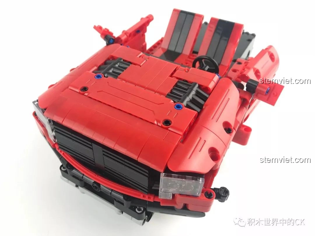 Lắp ráp phần nắp capo và các chi tiết trên nóc xe của CaDA C51005.