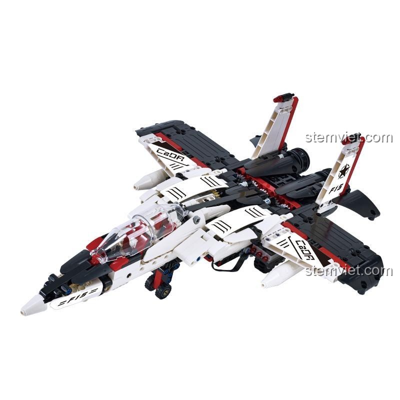 Mô hình máy bay chiến đấu F-15 Eagle từ bộ lắp ráp CaDA C51030, có thể biến hình thành robot Starscream.