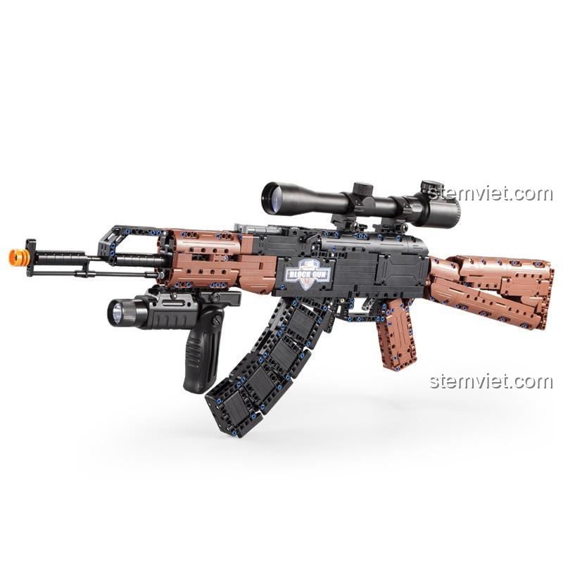 Súng đồ chơi AK-47 CaDA C61009 với đèn pin chiến thuật, tăng cường trải nghiệm chơi cho bé trai.