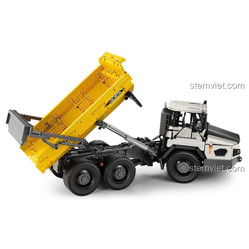 Xe Tải Tự Đổ Khớp Nối CaDA C61054 đồ chơi mô hình với thùng xe được nâng lên, thể hiện tính năng nâng hạ, phù hợp bé trai 6 tuổi, giá tiết kiệm.
