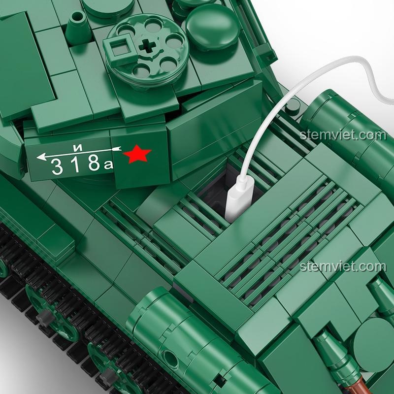 Mô hình xe tăng T-34 61072 CaDA, chi tiết cổng sạc pin trên thân xe tăng, đồ chơi lắp ráp chất lượng cao
