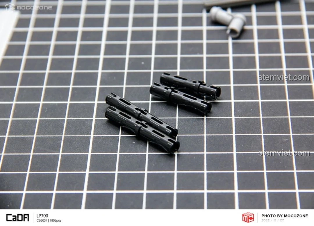 Khối động cơ của CaDA C63004 Lamborghini Aventador LP700, thiết kế nhỏ gọn nhưng vẫn chi tiết.