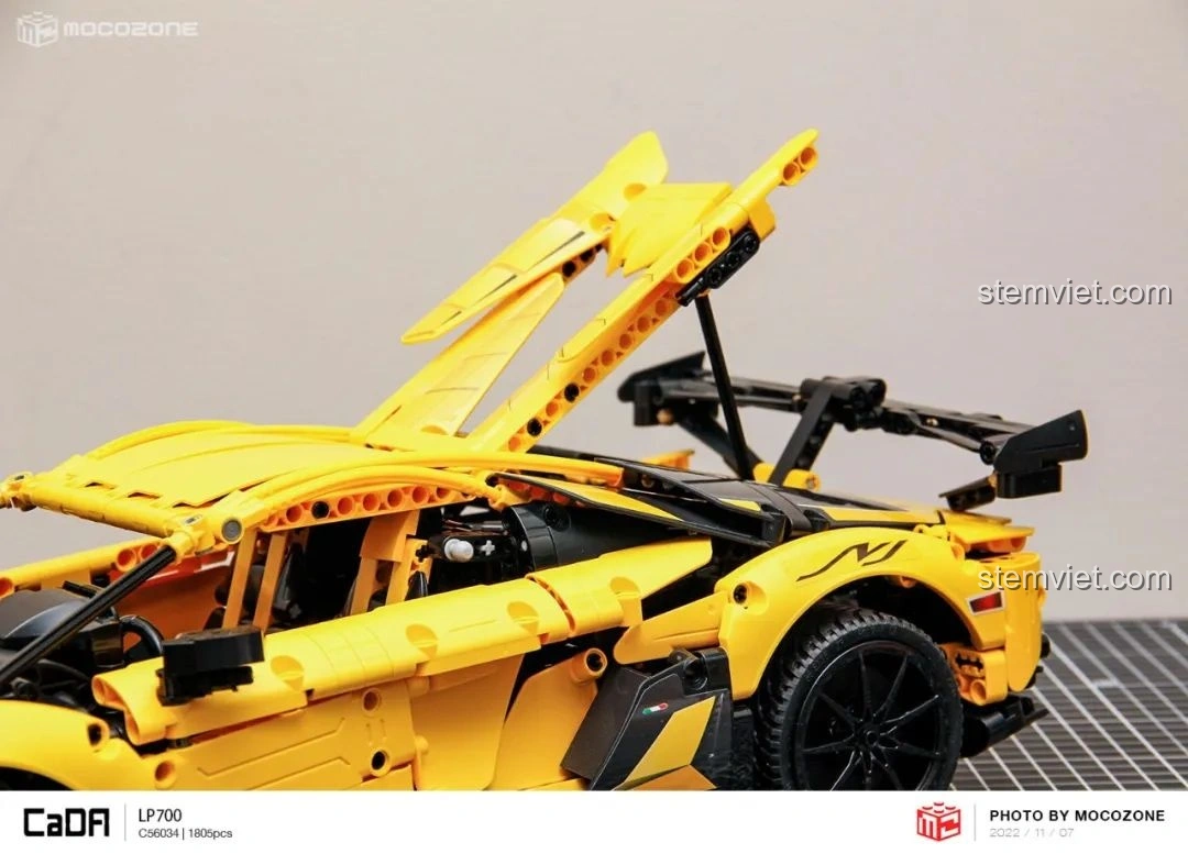 Toàn cảnh mô hình CaDA C63004 Lamborghini Aventador LP700 nhìn từ phía trước, thể hiện sự uy nghi.