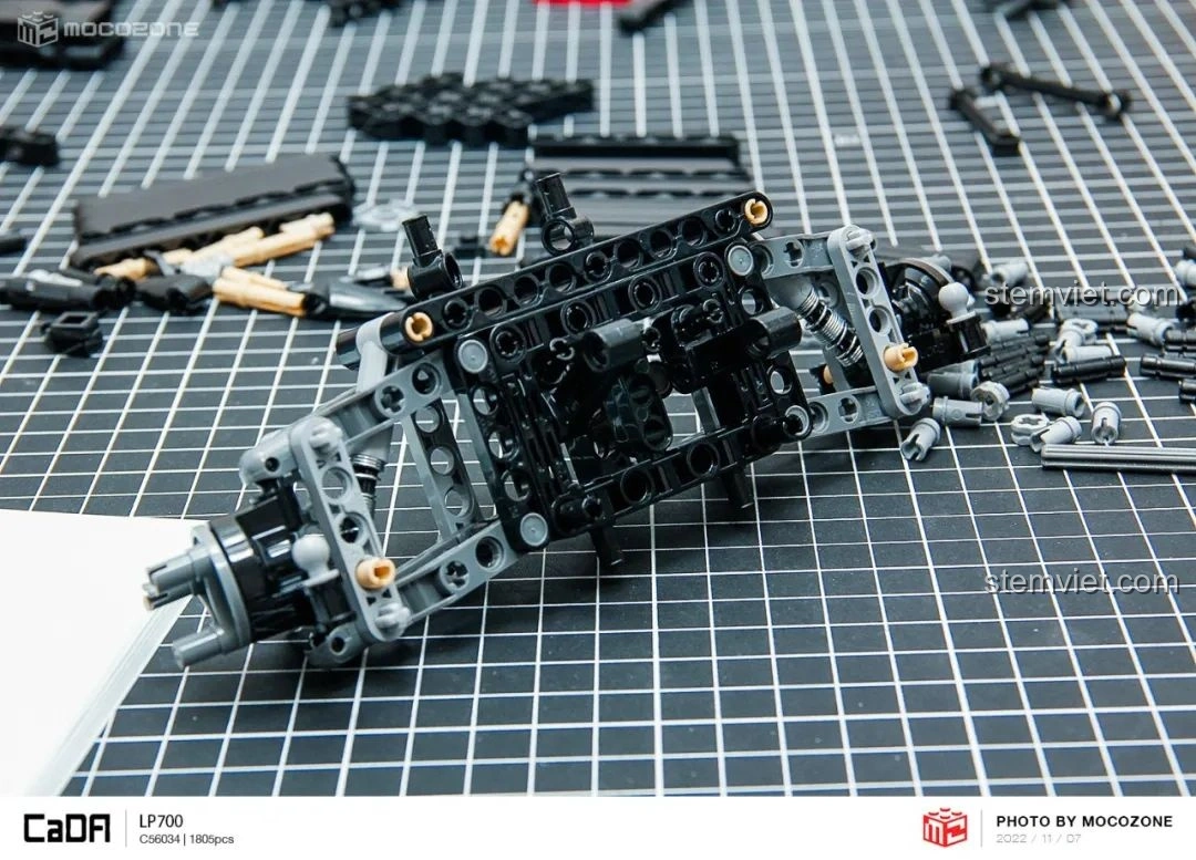 Chi tiết bộ vi sai phía sau của mô hình CaDA C63004 Lamborghini Aventador LP700, sử dụng các mảnh ghép mới.