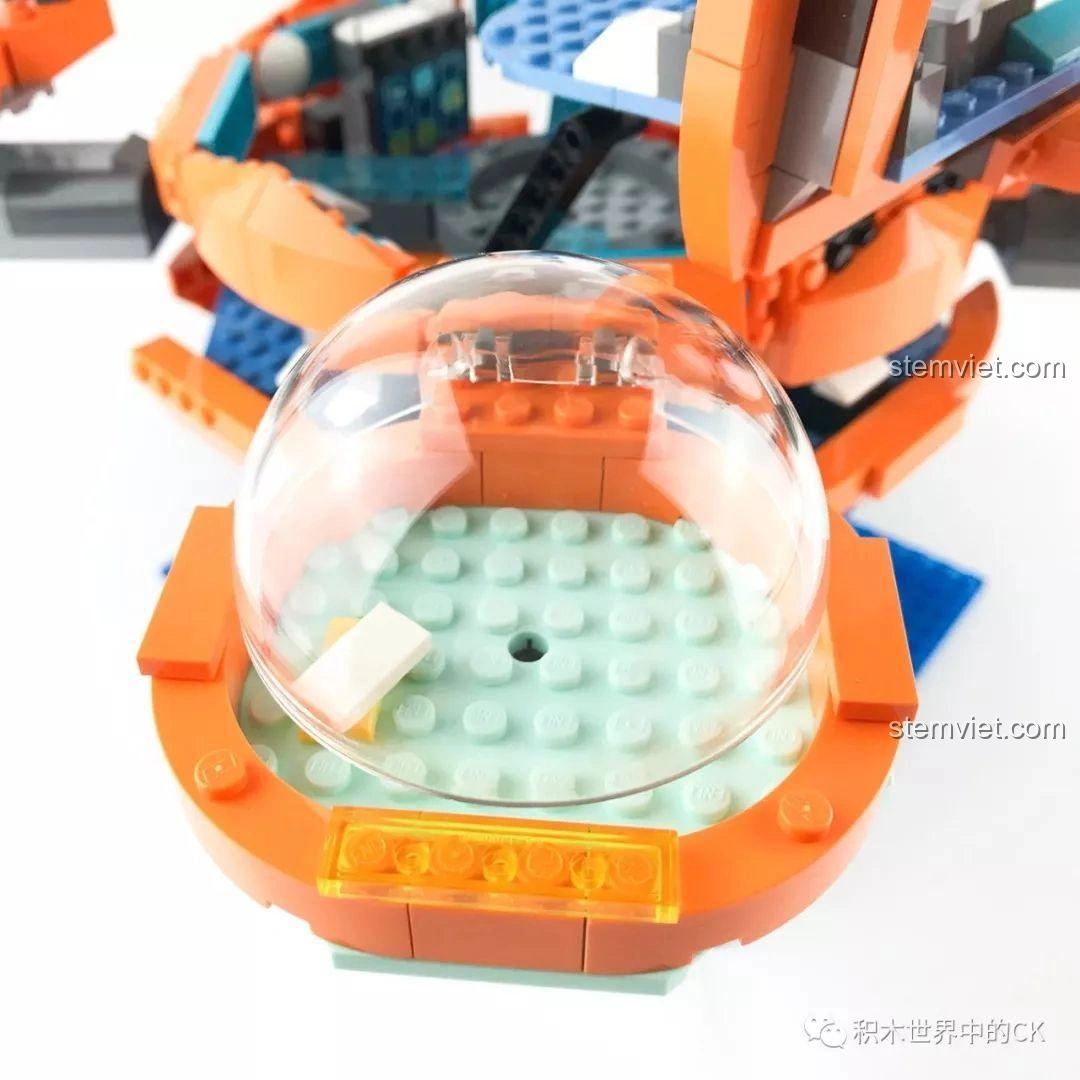 Góc nhìn khác về nội thất của Trụ Sở Bạch Tuộc Octopod 3708, thể hiện không gian chơi rộng rãi cho bé.