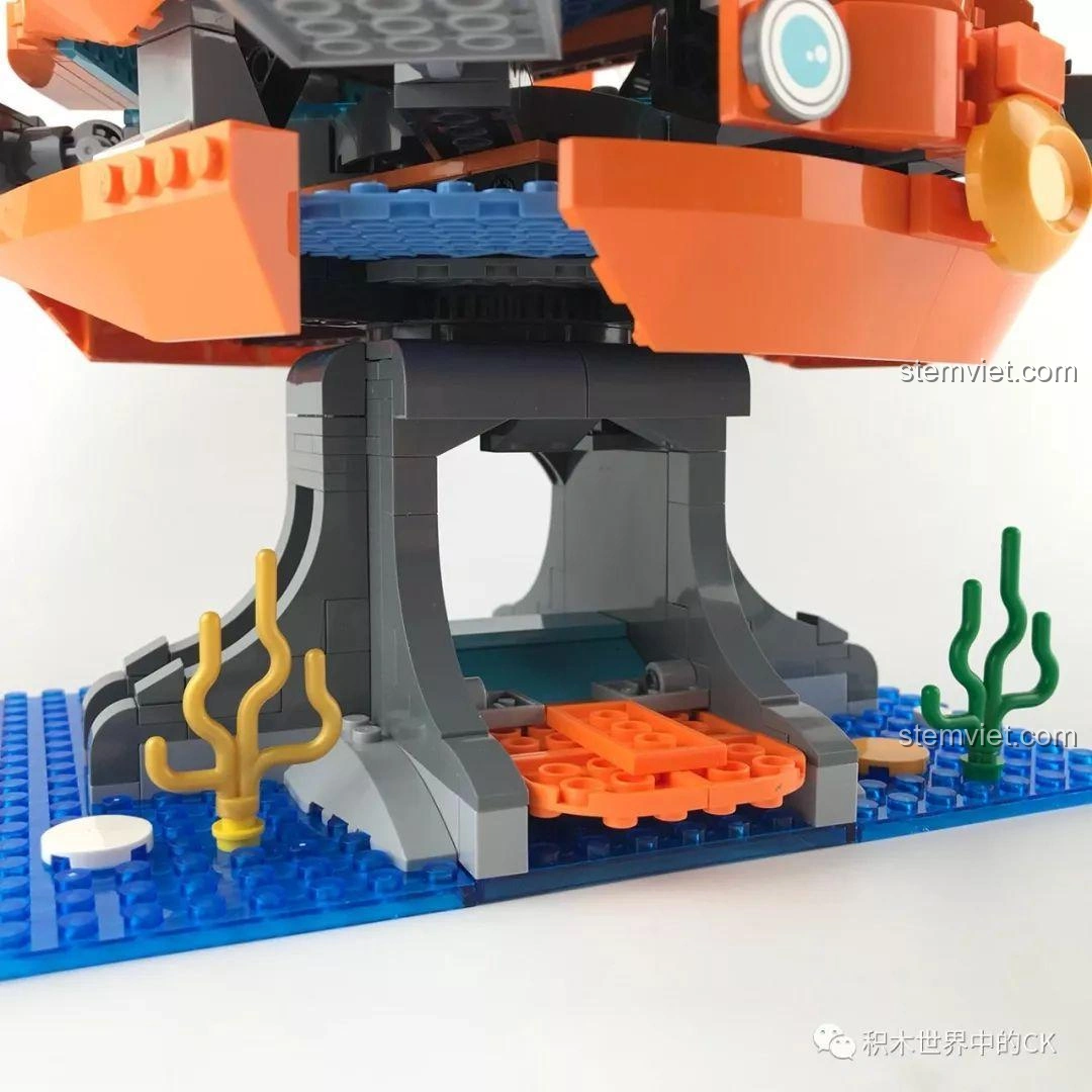 Một trong bốn 'tay' bạch tuộc của Trụ Sở Bạch Tuộc Octopod 3708, được thiết kế như một phòng riêng cho nhân vật.