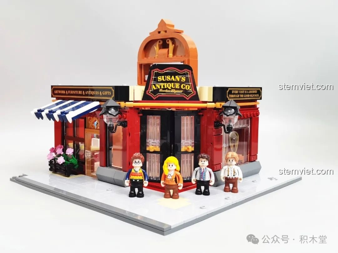 Tầng một của bộ lắp ráp FunWhole F9033 hoàn thiện với 4 minifigures.