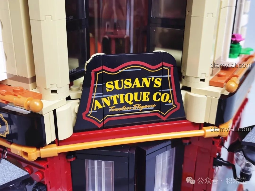 Toàn cảnh mô hình Cửa Hàng Đồ Cổ FunWhole F9033 dưới ánh sáng ban ngày.