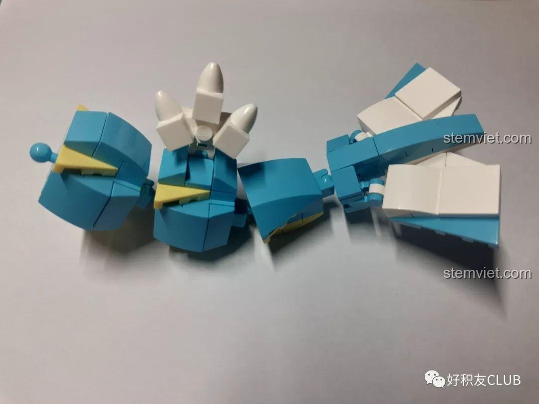 Cảm nhận Keeppley B0110 Sinh vật huyền thoại Gyarados với các đốt thân đầu tiên được lắp ráp, có khớp nối linh hoạt.