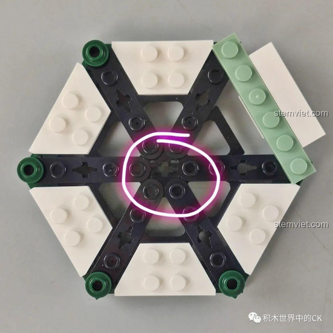 Chi tiết kỹ thuật lắp ráp hình lục giác bằng các khớp nối technic trong bộ Mould King 16005.