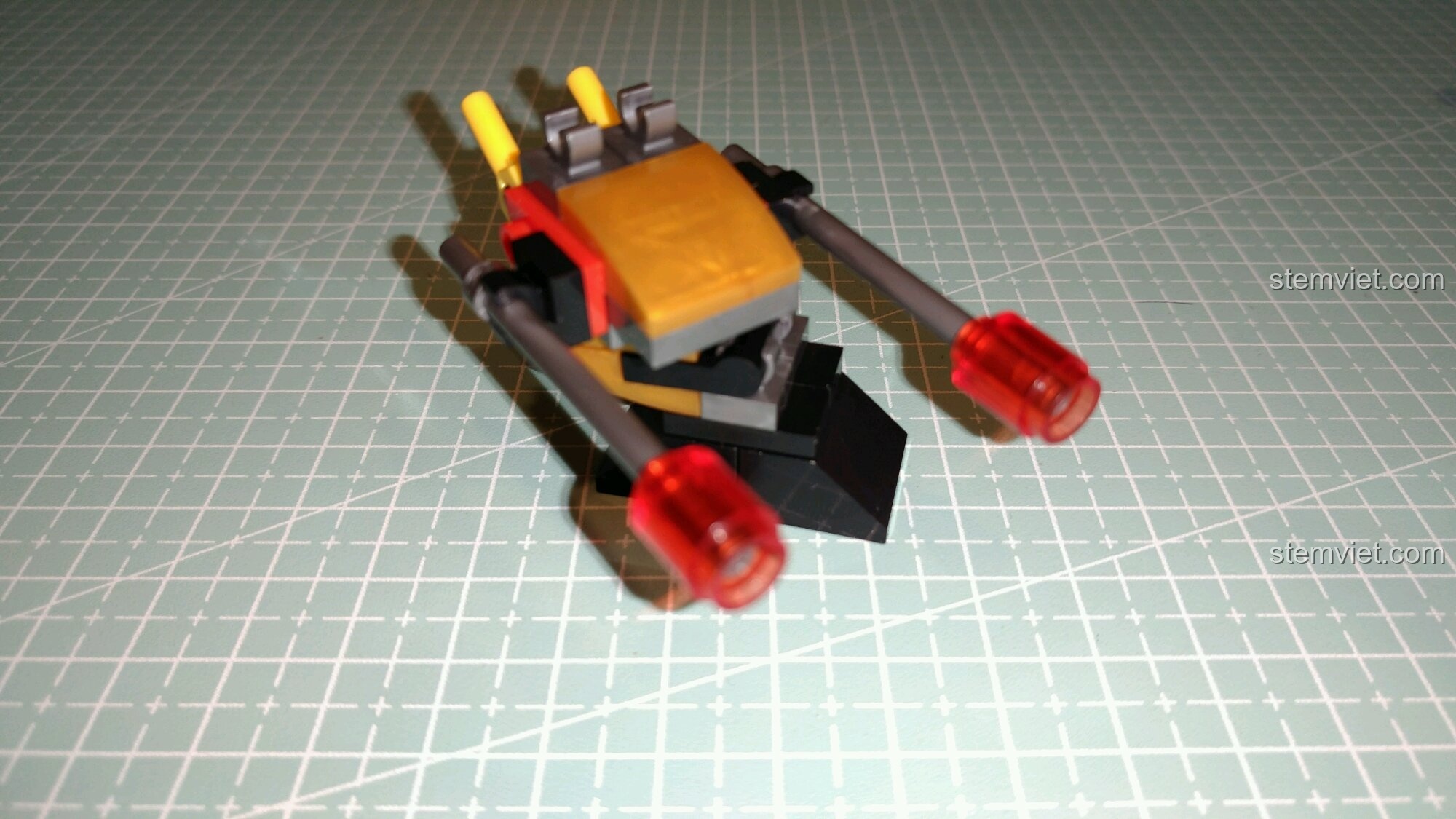 Ụ súng nhỏ đi kèm trong bộ Sembo 3 Mecha chiến đấu MK24, một phụ kiện tăng thêm tính vui nhộn khi chơi.