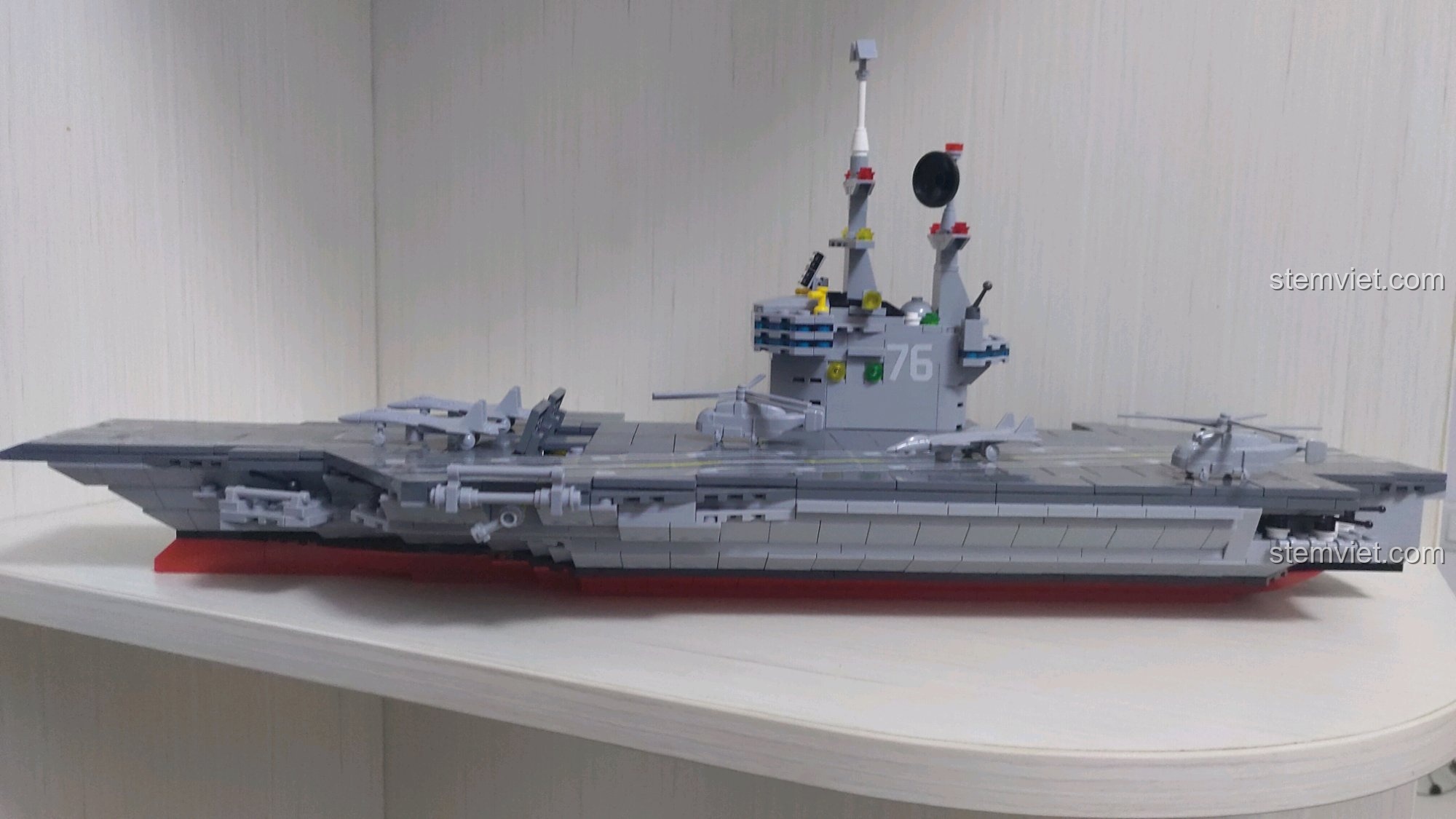 Cảm nhận Xingbao 06026 Tiêm kích tàng hình F-35, ảnh chụp chi tiết phần đuôi và động cơ của mô hình.