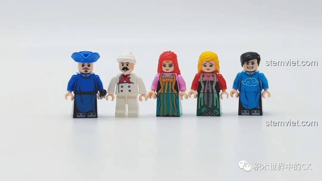Năm minifigure có trong bộ Zhegao DZ 6134 Xe Tải Bán Nước Giải Khát Rồng Băng.