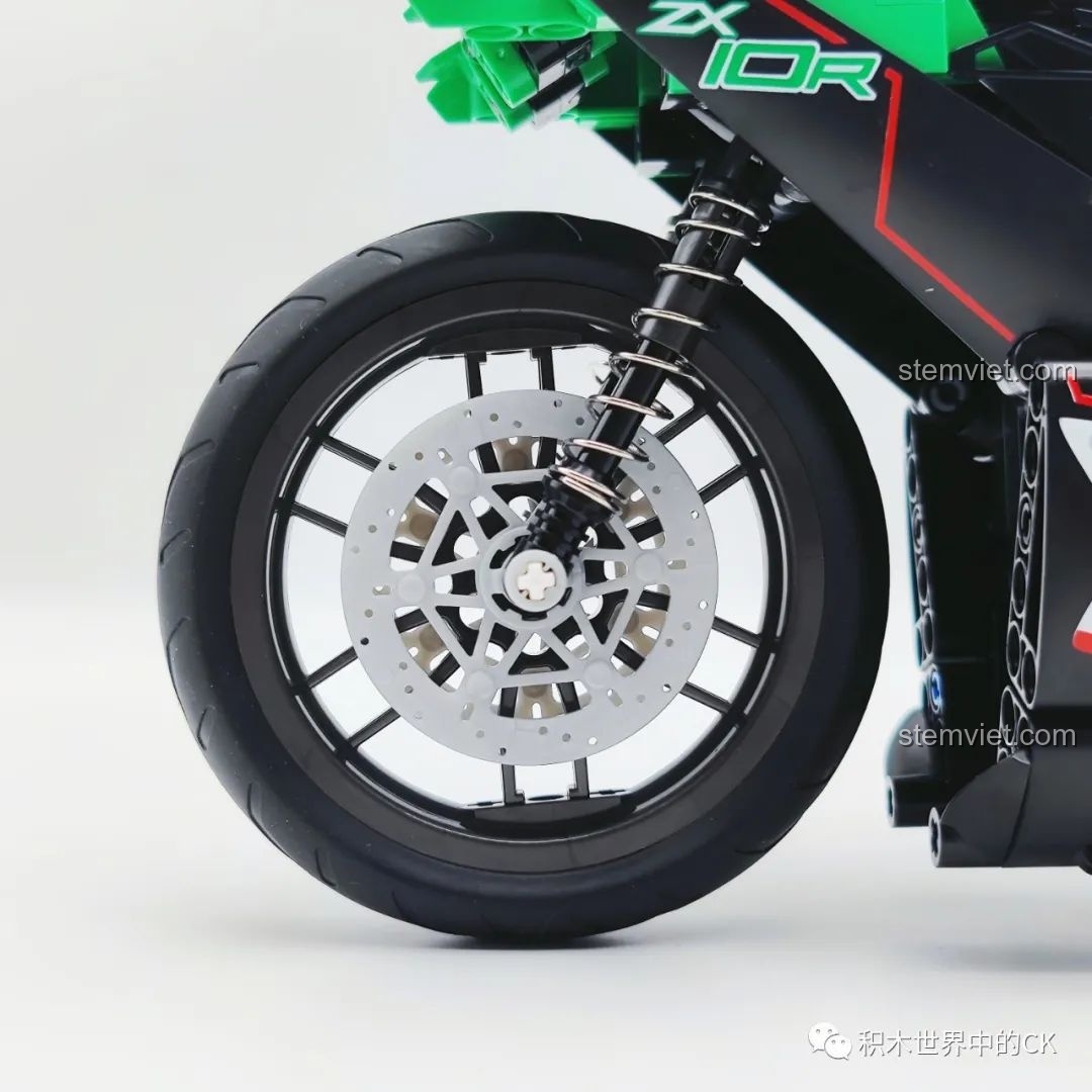 Cận cảnh bánh trước với phanh đĩa và phuộc nhún của bộ lắp ráp JIESTAR 91023 chất lượng cao giá tốt.