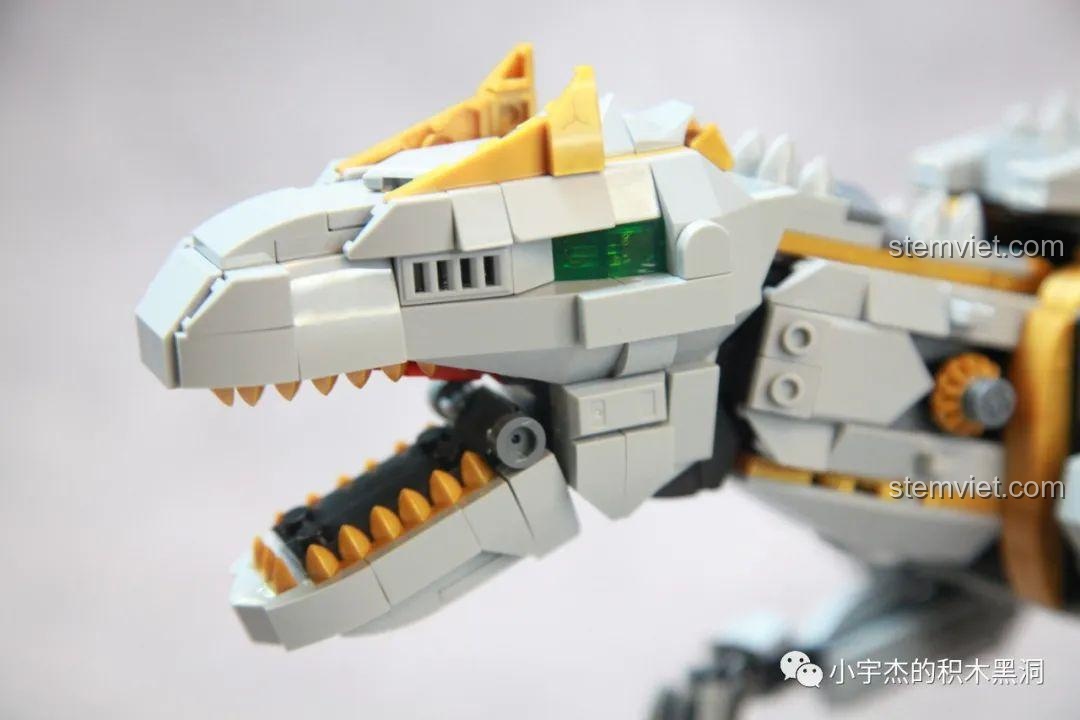 Cận cảnh phần đầu của mô hình Khủng Long Máy Allosaurus với thiết kế cơ khí và hàm răng sắc nhọn.