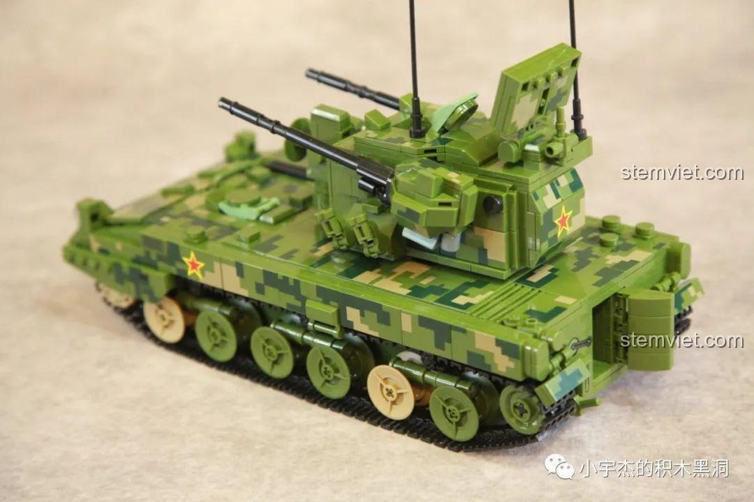 Cận cảnh chi tiết trên tháp pháo của bộ lắp ghép PGZ-09 688005, cho thấy độ tinh xảo.