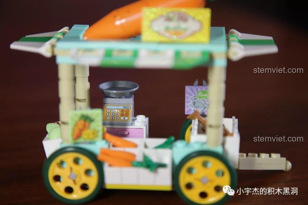 Chi tiết cân điện tử mini trên xe bán rau củ Sembo 601116, một chi tiết thông minh và sáng tạo.