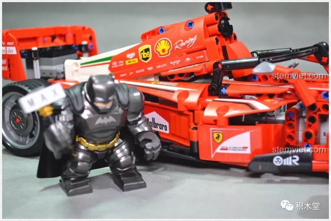 Cận cảnh cánh gió trước của đồ chơi mô hình Xe đua điều khiển từ xa FRR-F1 siêu tiết kiệm.