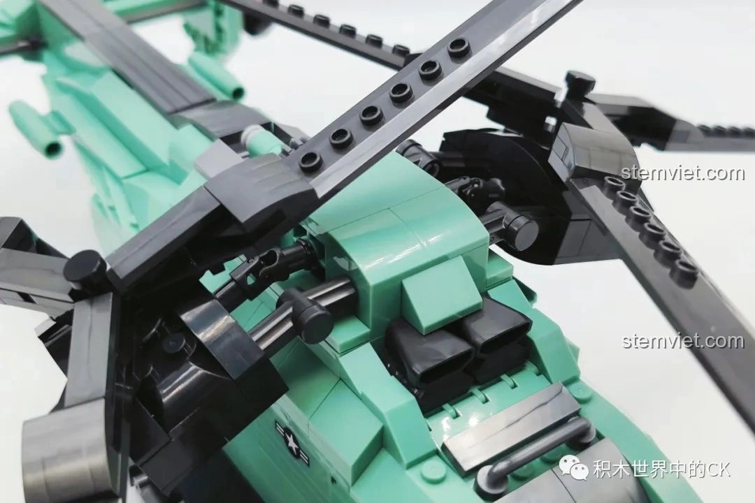 Cánh quạt của mô hình JIESTAR 58008 Trực thăng hai cánh quạt có thể gập lại, thể hiện tính năng linh hoạt.