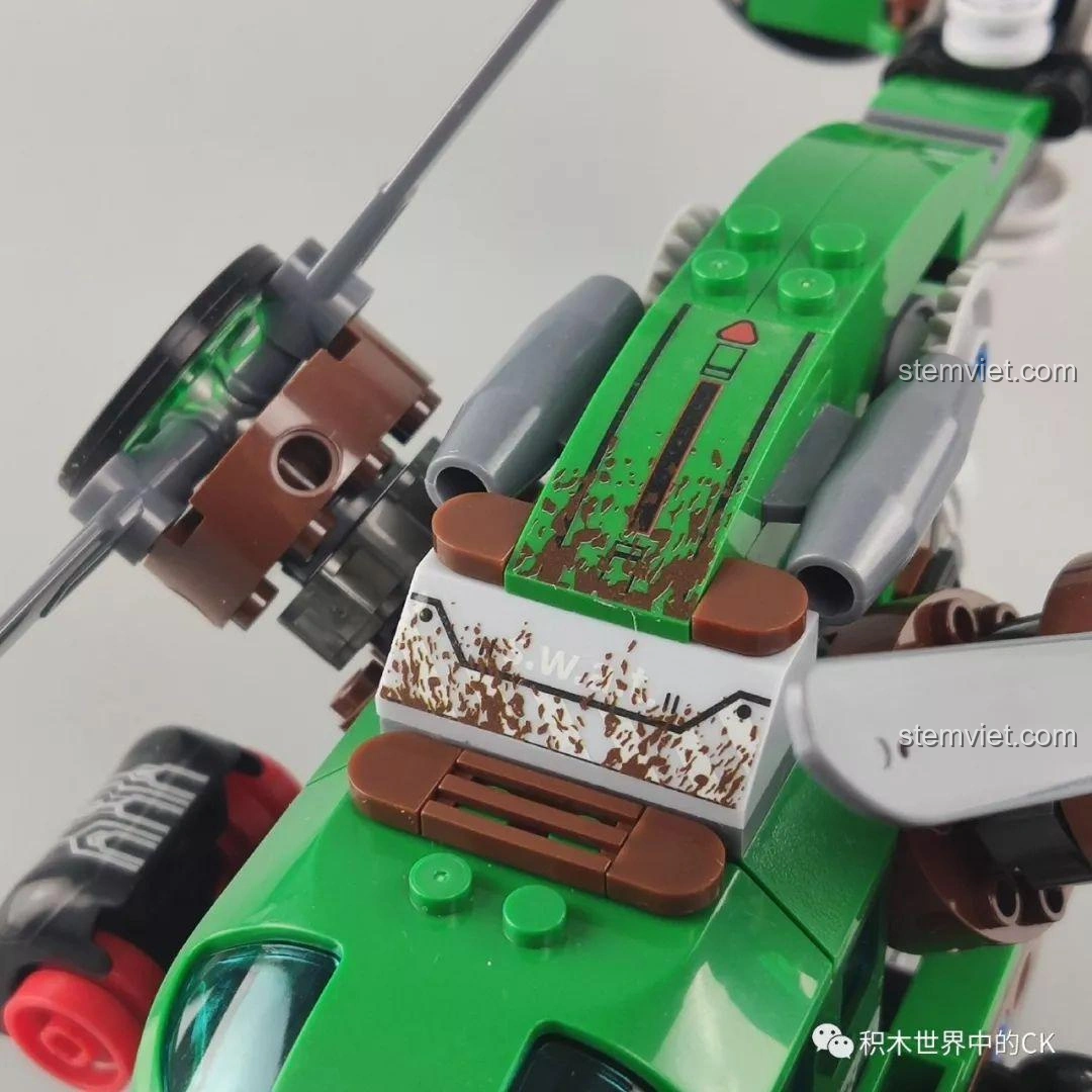 Cận cảnh cánh quạt chính của mô hình trực thăng Winner 5101 Trực thăng Đại bàng Xanh, với chi tiết bánh răng.