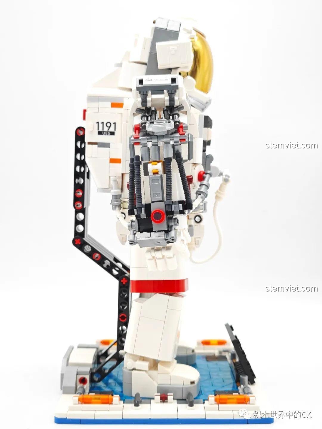 Cận cảnh cánh tay máy có khớp nối linh hoạt của figure Phi hành gia cho trẻ 6+, cho phép tạo nhiều tư thế khác nhau.