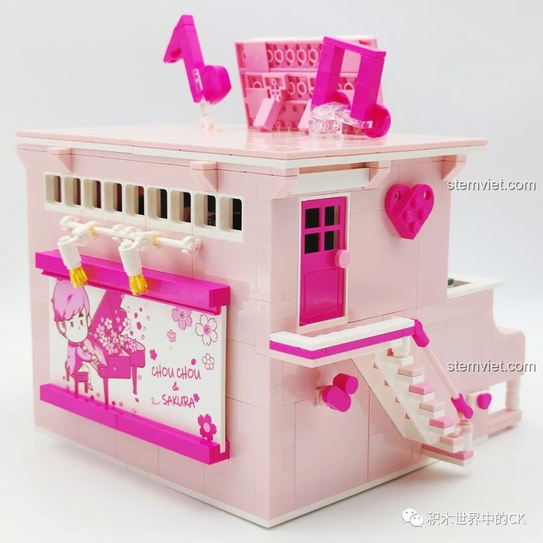 Chi tiết cầu thang và cửa hông của mô hình đàn piano Keeppley DZ0155.