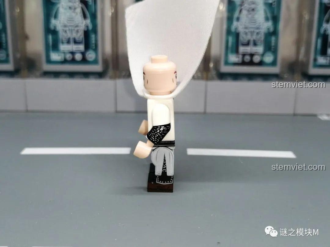 Chi tiết in bên hông của minifigure Hiệp sĩ Teuton XINH, cho thấy chất lượng in tốt. Đồ chơi nhân vật XINH X 316 giá hời.