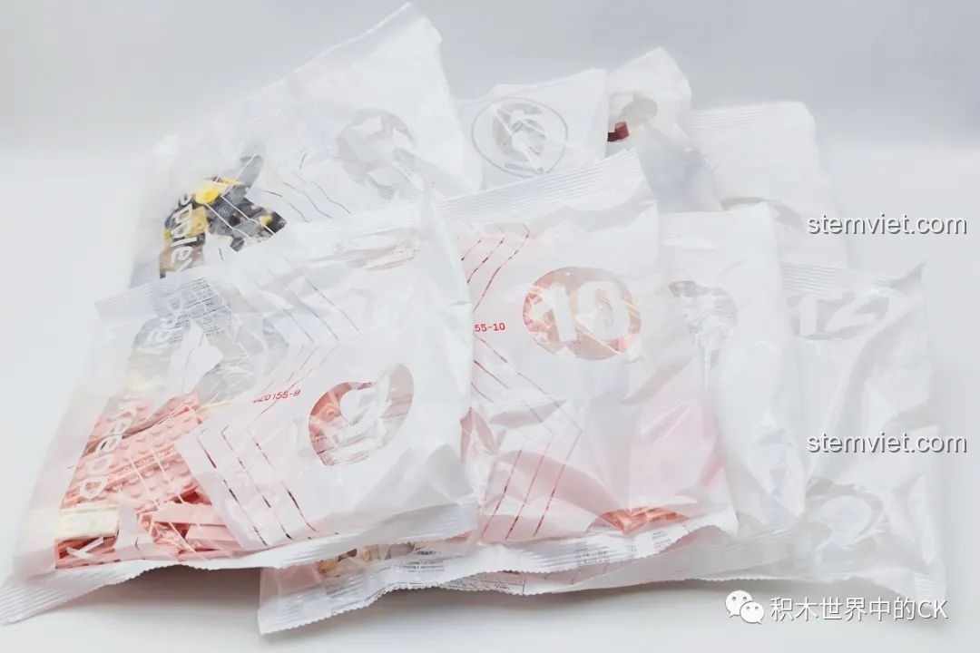 Cận cảnh các túi mảnh ghép bằng nhựa ABS của bộ Keeppley DZ0155.