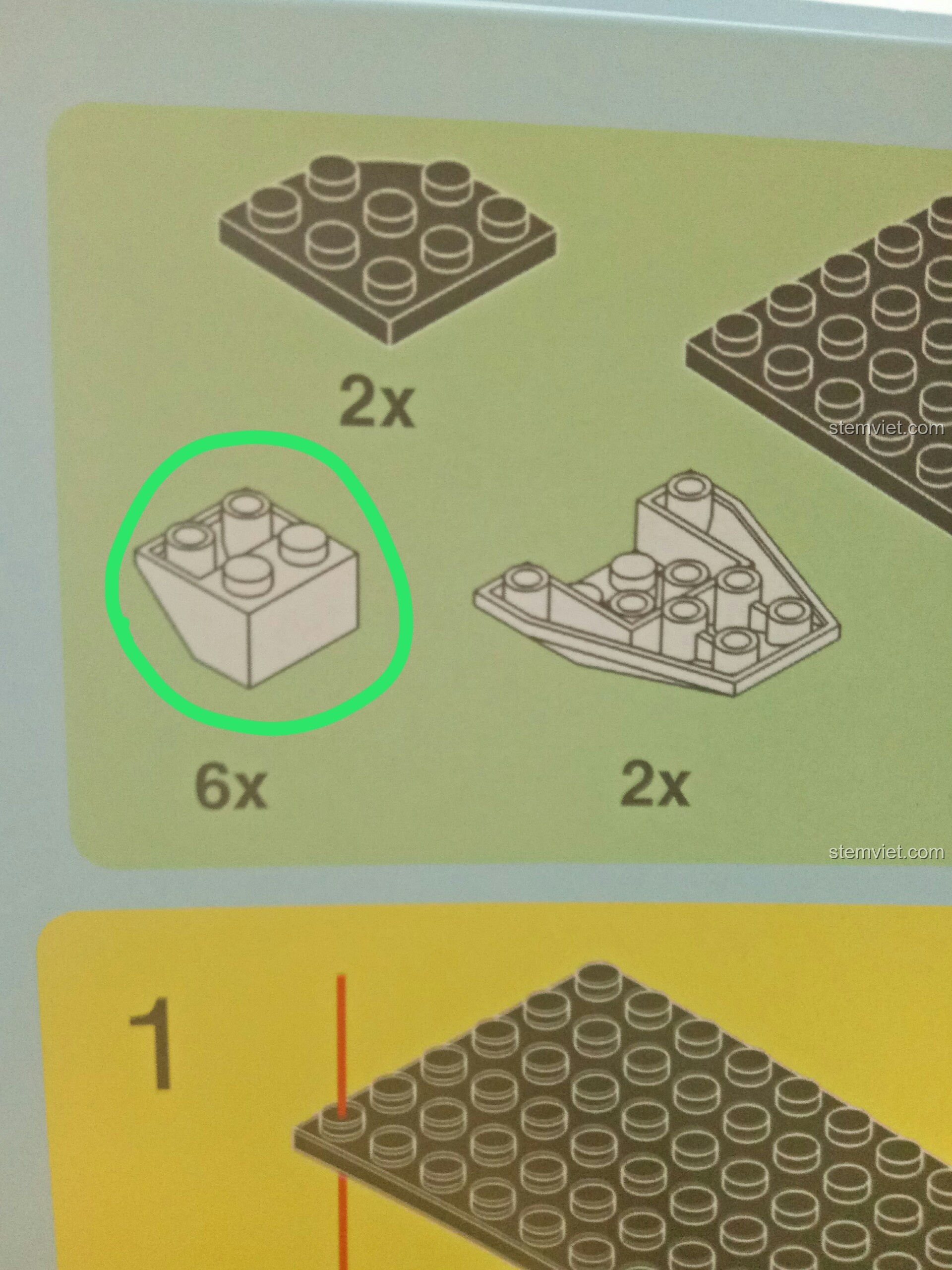 Cận cảnh một chi tiết có ba-via cần xử lý trong bộ đồ chơi lắp ghép Mô hình nhà xe moóc 08003.