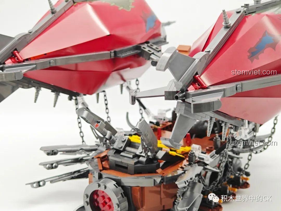 Chi tiết hệ thống bánh lái và cánh đuôi phức tạp của mô hình Chiến hạm Orgrim's Hammer JIESTAR 58036.