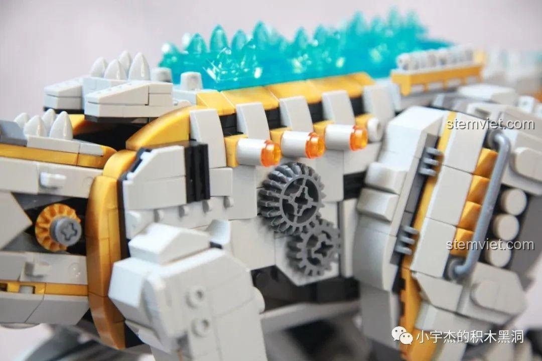 Chi tiết các bánh răng cơ khí trên thân mô hình, một điểm nhấn trong trải nghiệm Panlos Brick 611015.