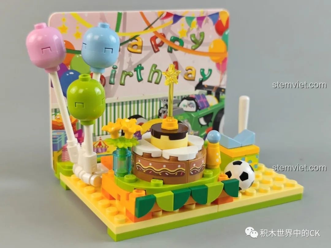 Cận cảnh chi tiết bánh sinh nhật trong bộ xếp hình Nhân vật Misila sinh nhật Keeppley.