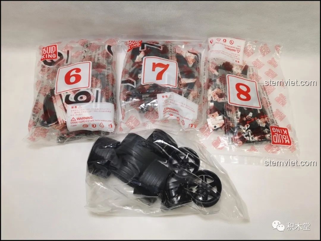 Các túi chi tiết 6, 7, 8 và bánh xe trong hộp B của bộ lắp ráp Koenigsegg One:1 Mould King giá hời.