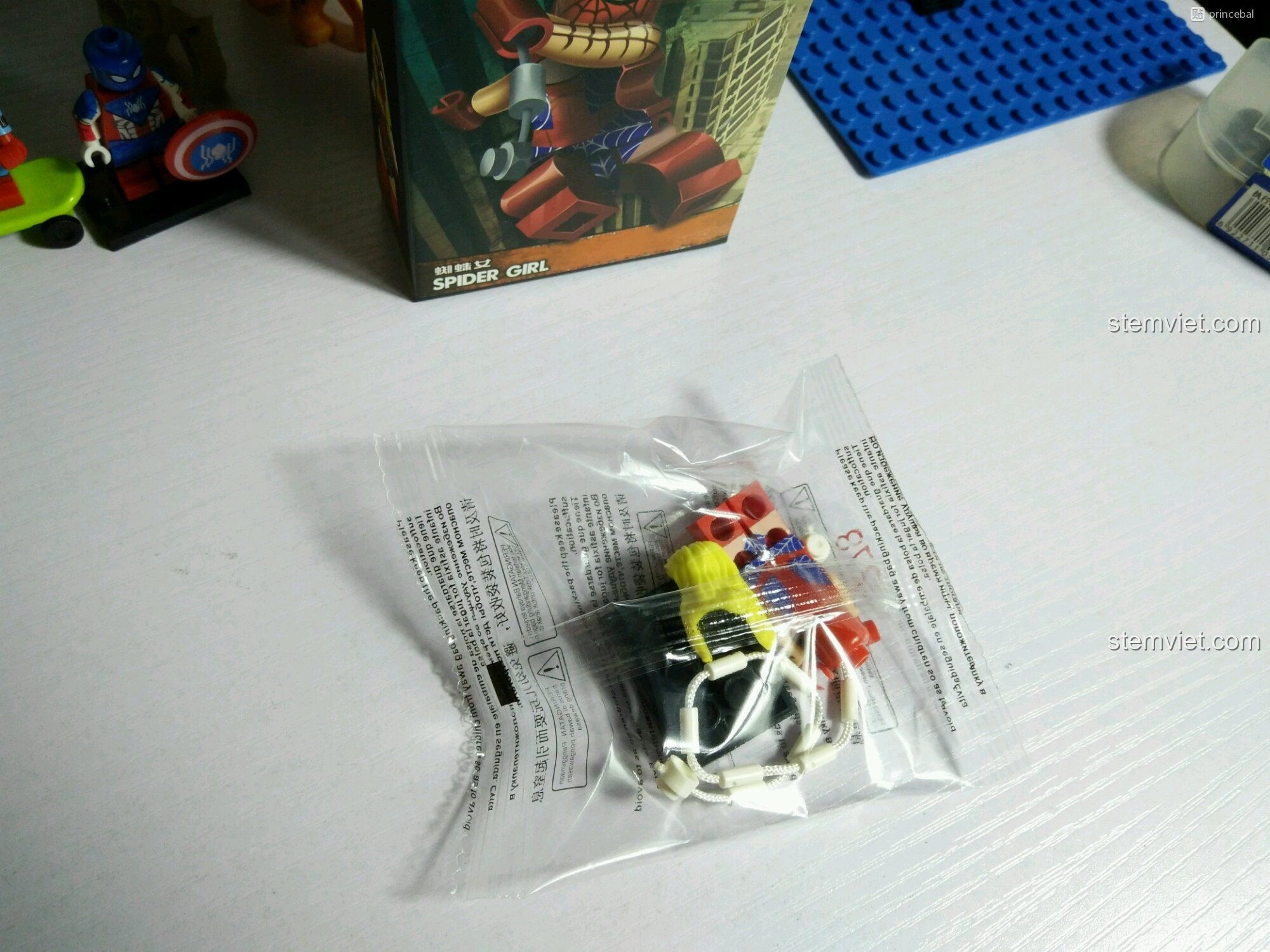 Túi niêm phong chứa các chi tiết của minifigure Spider Girl Decool 0278. Đồ chơi lắp ráp an toàn cho trẻ em.