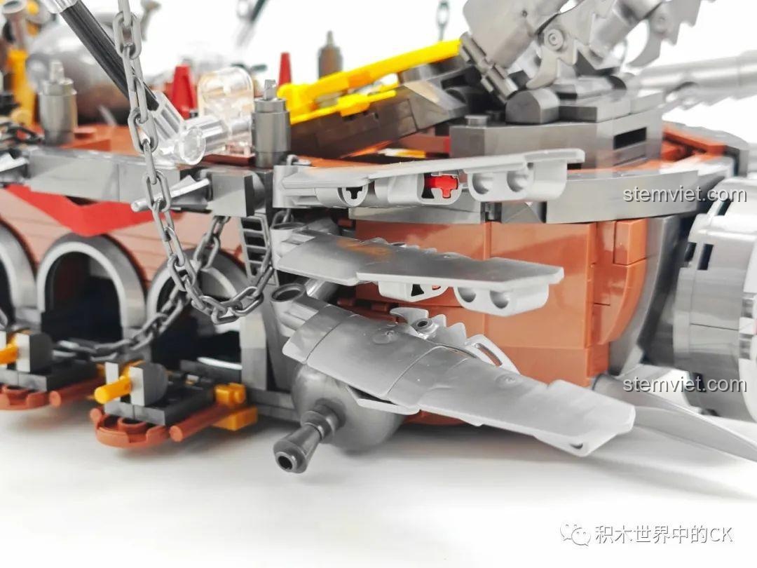 Chi tiết các cánh tà có thể điều chỉnh trên thân mô hình Khí cầu chiến đấu Orgrim's Hammer 58036.