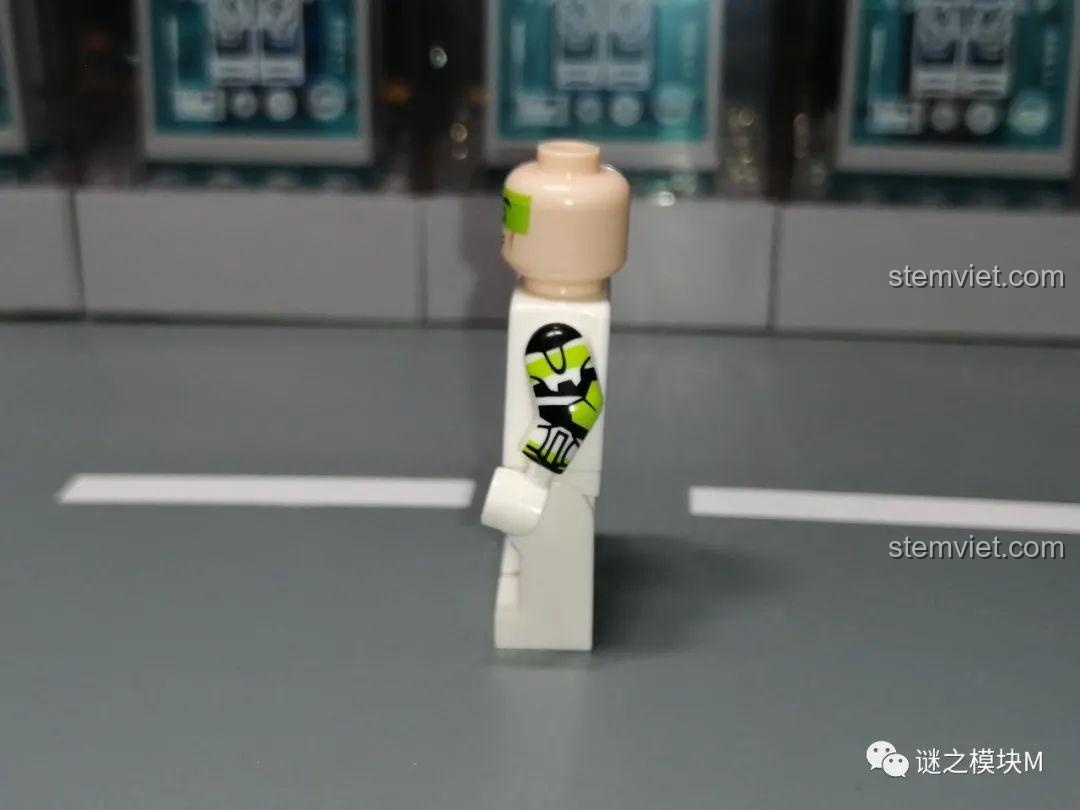 Cận cảnh chi tiết in trên cánh tay của Koruit XP-373 Lính nhân bản Commando, một sản phẩm đáng tiền cho người sưu tầm.