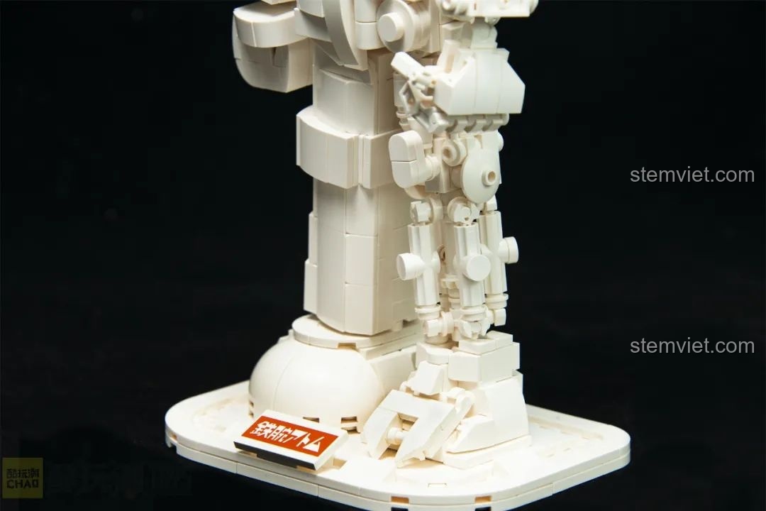 Chi tiết phần chân và đế trưng bày của mô hình lắp ráp Astro Boy Artist 86206.