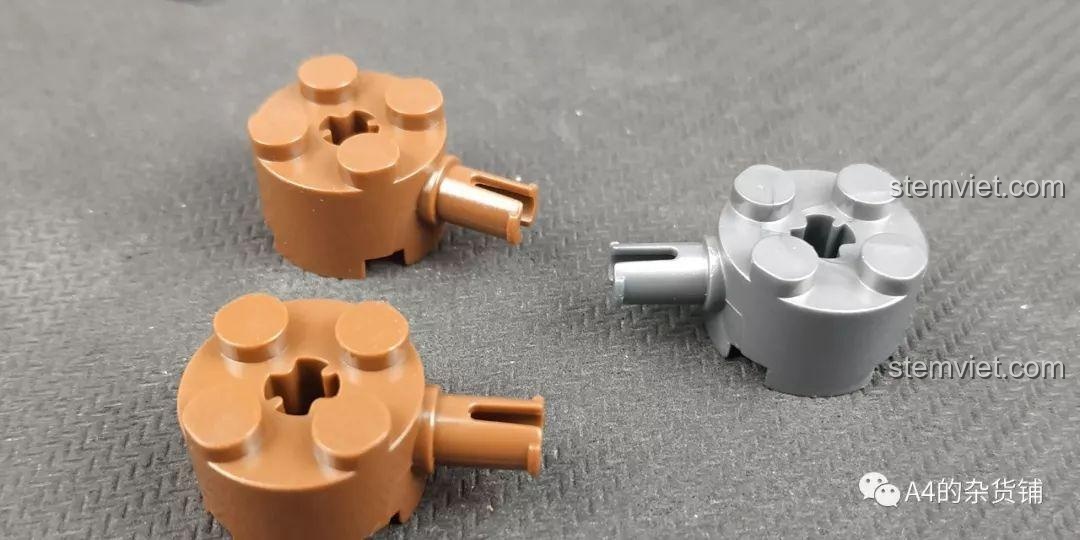 Các chi tiết trục nối và bánh răng màu nâu và xám trong bộ lắp ráp Xe tăng Đức Panzer IV.