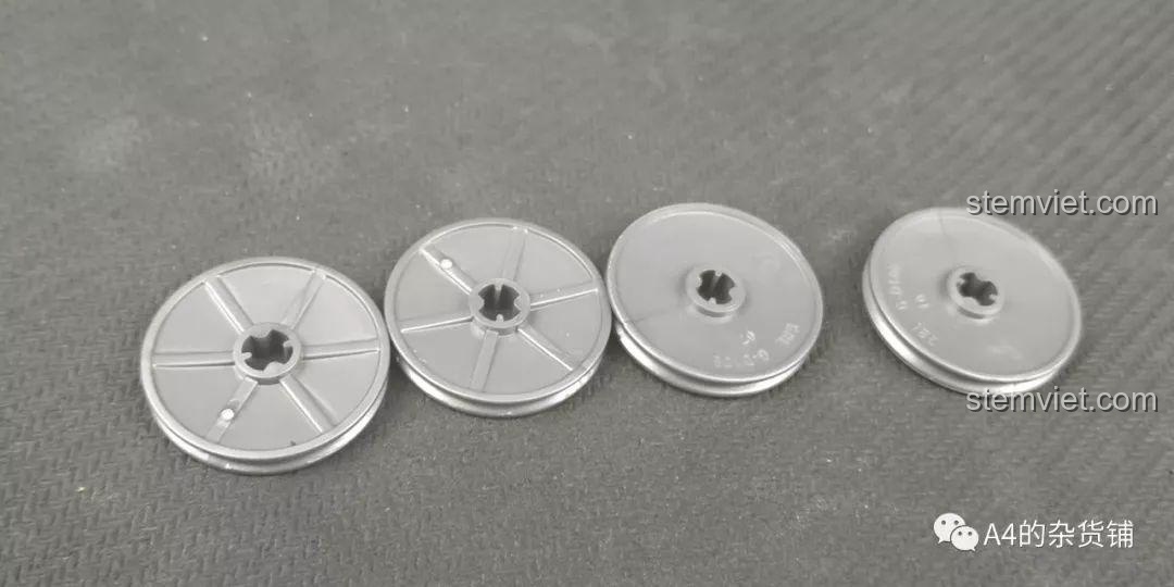 Các chi tiết bánh xe phụ trong Mô hình xe tăng Đức 82010 giá tốt.