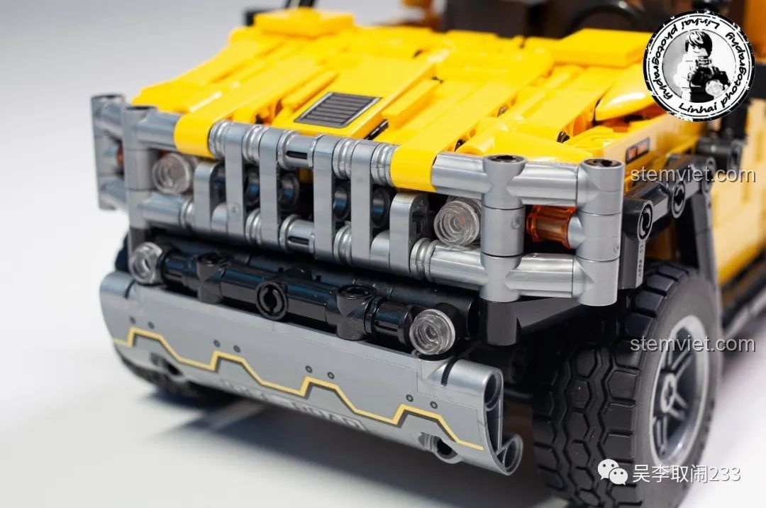 Cận cảnh chi tiết đầu xe của mô hình Forange FC9120 Hummer H2, thể hiện sự phức tạp của thiết kế.