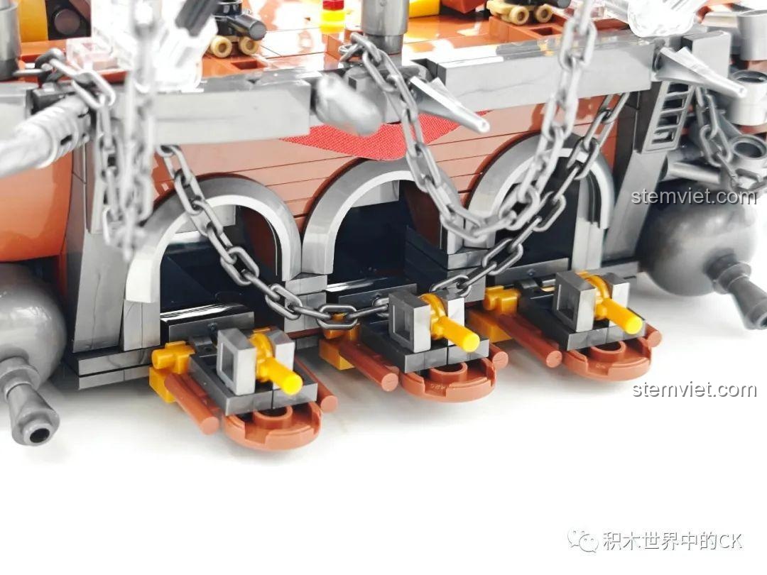 Chi tiết hệ thống neo và dây xích trang trí trên thân mô hình Chiến hạm Orgrim's Hammer JIESTAR 58036.