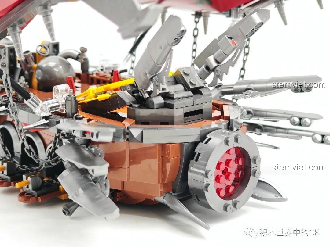 Cận cảnh chi tiết động cơ phản lực ở đuôi tàu JIESTAR 58036, một chi tiết thiết kế ấn tượng.