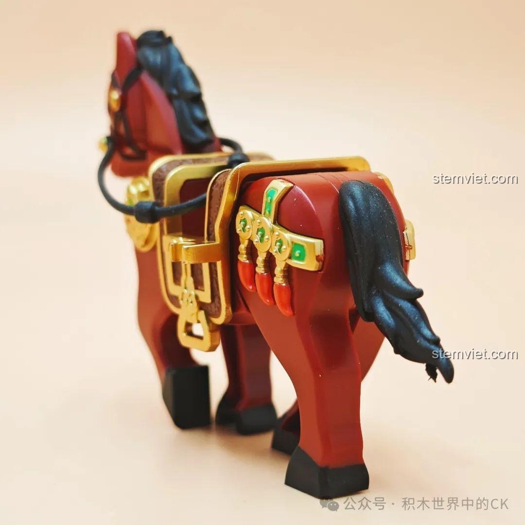 Chi tiết phần đuôi và yên sau của ngựa Xích Thố trong bộ xếp hình Quan Vũ đi thuyền 20802.