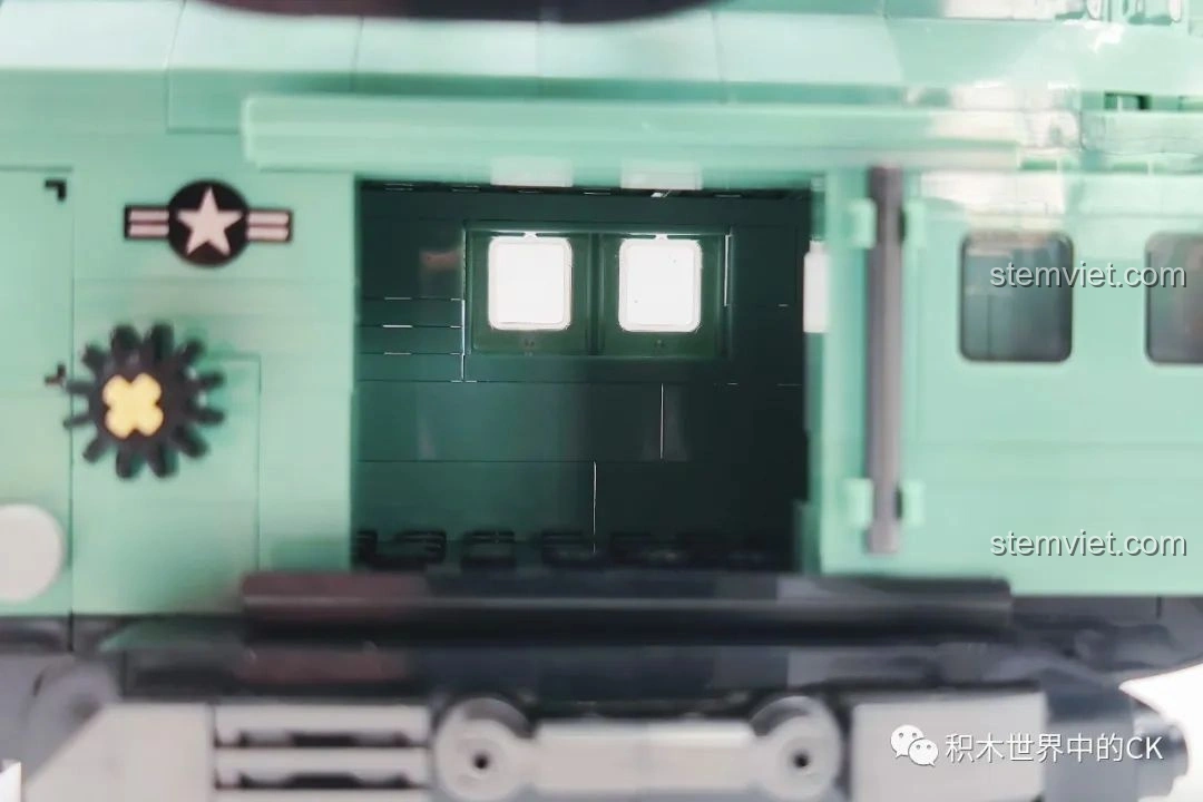 Cận cảnh phần đuôi của mô hình JIESTAR 58008 Trực thăng hai cánh quạt, với số hiệu 'N-9248' và các chi tiết thiết kế.