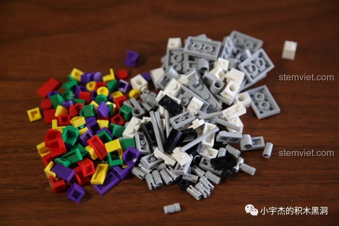 Các chi tiết gạch nhiều màu sắc từ túi số 3 của bộ đồ chơi Vòng quay Mặt trời Thế giới Đầy màu sắc cho bé gái.