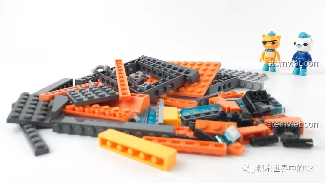 Các chi tiết gạch từ túi số 1 của bộ đồ chơi xếp hình Tàu Độc Giác Kình GUP-S 3704.